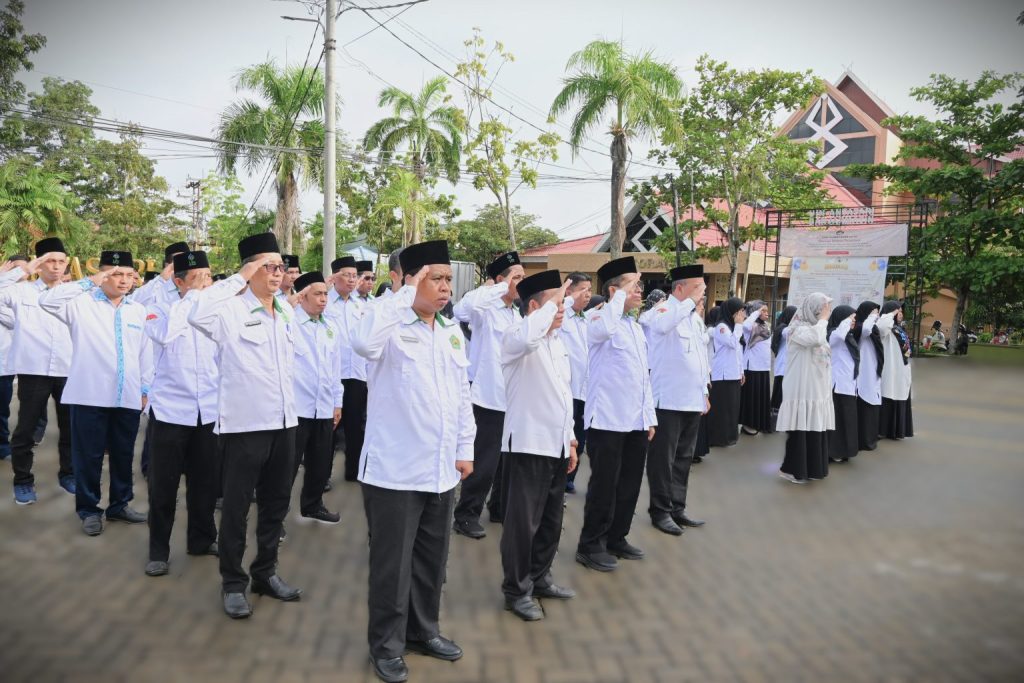 Para pegawai saat mengikuti kegiatan apel (Foto: Humas/Jamal Ripani)